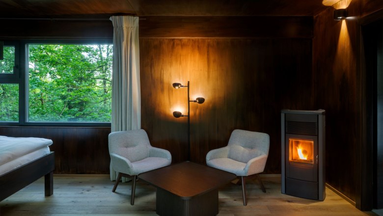 Schlafzimmer mit Kaminofen, © Robert Tober