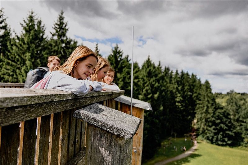 Kinder auf der Himmelsleiter