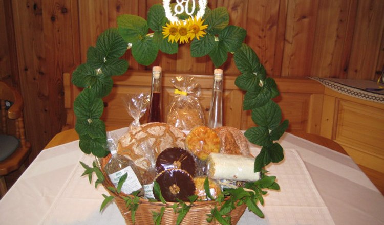 various gift baskets, © Zaiserhof
