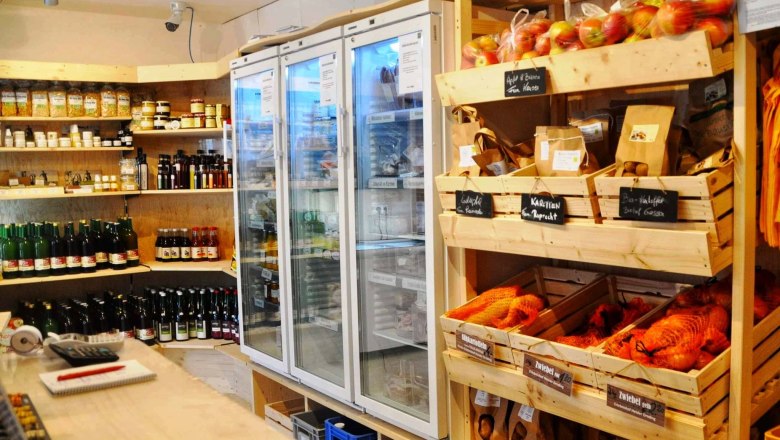 Refrigerators and fruit and vegetables, &copy; waldviertel2go