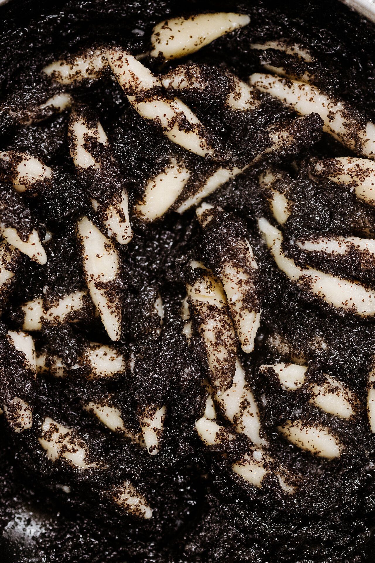 Die Mohnnudeln, zart und aromatisch, laden zu einem genussvollen Erlebnis ein. Umgeben von der idyllischen Natur des Waldviertels, entfaltet sich hier eine harmonische Verbindung von Tradition und Kulinarik. Ein Besuch in dieser gemütlichen Waldschenke verspricht unvergessliche Geschmacksmomente.