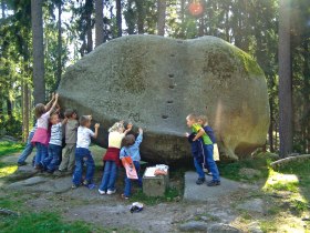 Naturdenkmal Wackelstein im Schremser Wald, &copy; &copy; Gemeinde Amaliendorf-Aalfang