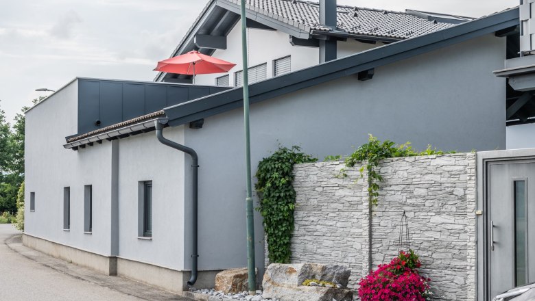 Straßenseite, © Familie Döller Straßenseite, © Familie Döller