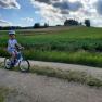Weg hinterm Bauernhof - ideal zum Fahrradfahren und Spazieren gehen, © Anderlhof