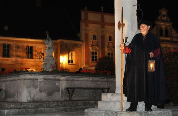 Nachtwächter beim Pranger am Hauptplatz