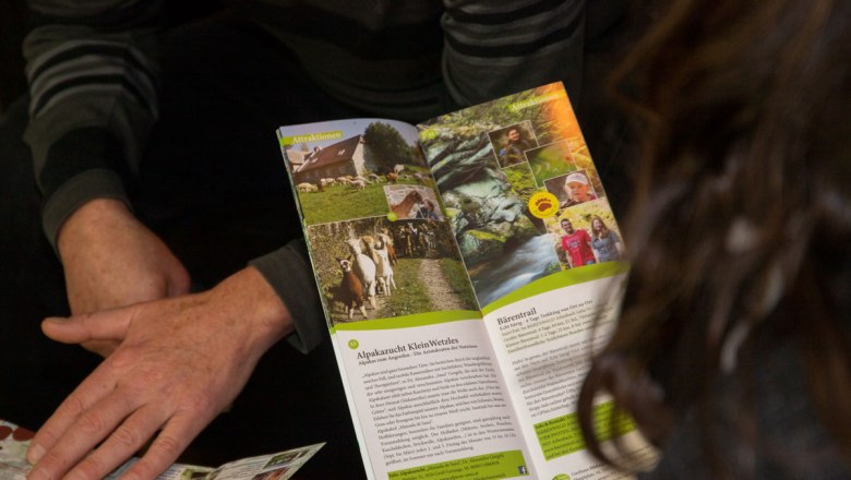 Im Urlaubsbegleiter schm&ouml;kern, &copy; Martin Lugmayr