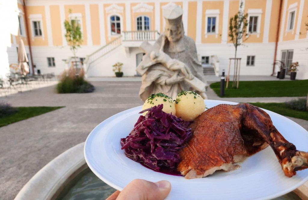 Gansl-Essen im Restaurant Schloss Haindorf
