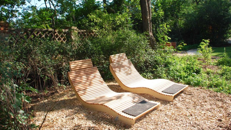 Relaxation areas in the Schiltern Castle therapy garden, © PSZ