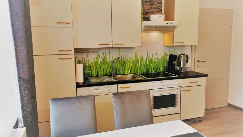 Kitchen and dining table, © Apartment Sonne, Fotograf Mag. Verena Schrammel