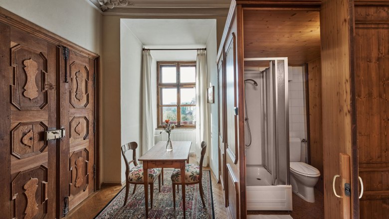 Zimmer und Badezimmer, © Schloss Hotel Drosendorf, Martin Sommer