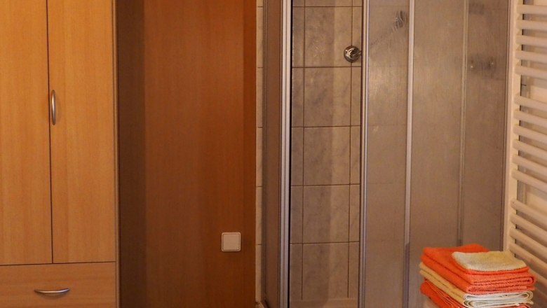 Zmmer Abendsonne mit eingebauter Dusche -, © Eingebaute Dusche im Zimmer Abendsonne