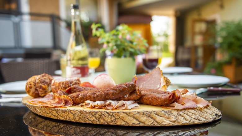 Jaus mit Wurst- und Fleischprodukte der Familie Wilhelm
