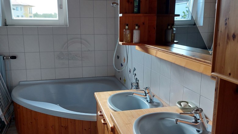 Bathroom with shower Apartment small, © C Appartement Wistrcil Stellfeld, Martina Stellfeld