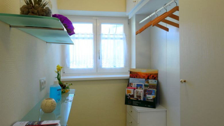 Apartment anteroom, © Regina Petric