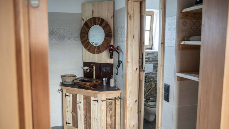 Bathroom washbasin, &copy; Erlebnishof Strasser, Fotografin Sabine Strasser