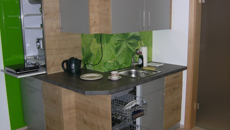 Kitchenette Refrigerator Dishwasher Micro Hotplate Apartment small, © C Appartement Wistrcil Stellfeld, Martina Stellfeld