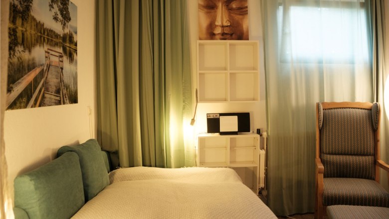 Schlafzimmer Gartenloft, © Klaus Ewert, Fotograf Laurin Buitmann