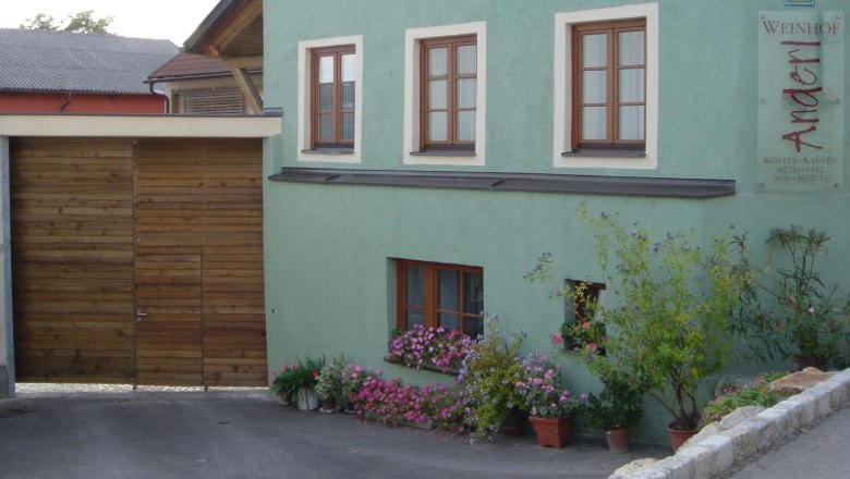 Hof-Aussenansicht, &copy; Andrea Anderl-Haslinger