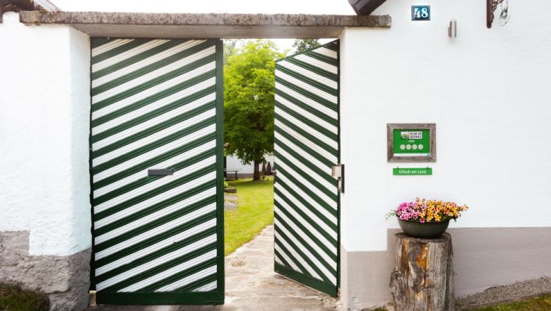 Eingangstor, &copy; www.bu2media.com