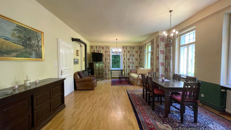 Living room dining area, © Vivian Knor