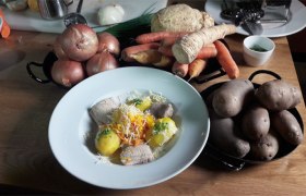 Krenfleisch vom Edelwels, © WIRTSHaus Hirsch delikatESSEN