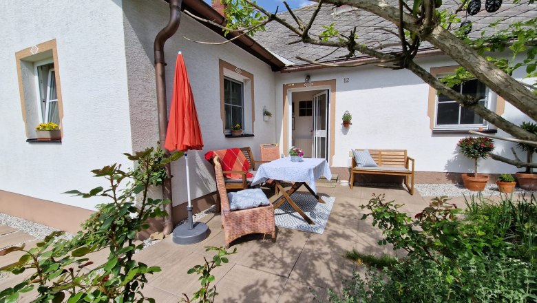 Die Terrasse vor dem Haus, © U.E,