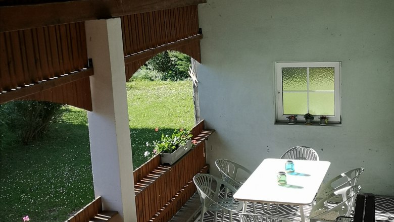 Covered outdoor area, © Karin Schindl