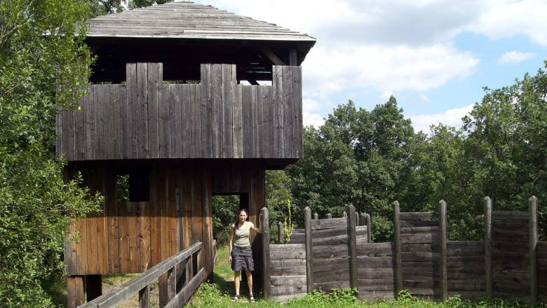 Reconstruction of the so-called north gate of the Thunau redoubt, &copy; Erik Szameit