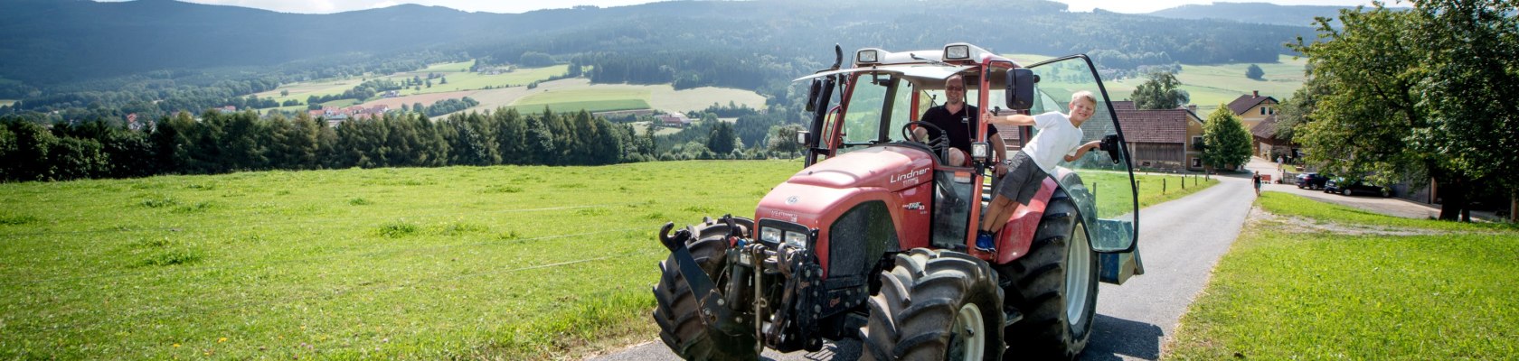 Unterwegs mit dem Traktor im Südlichen Waldviertel, © Waldviertel Tourismus, Studio Kerschbaum