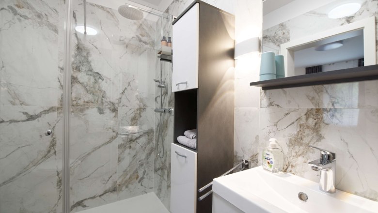 Badezimmer mit Dusche, © SilviaSchuh