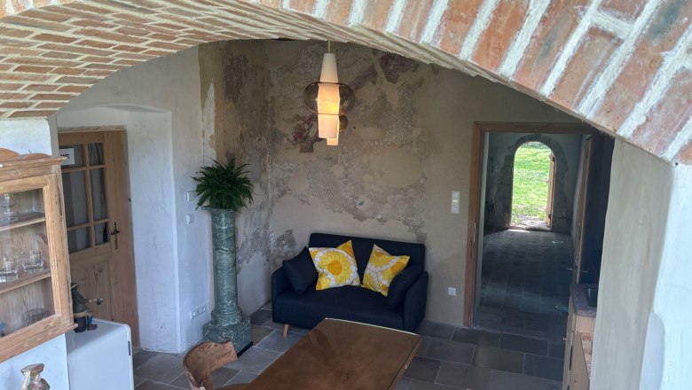 Wohnk&uuml;che mit Blick in Kirche, &copy; Cultraum_Strass, Fotoraf Hans St&ouml;ckelmaier