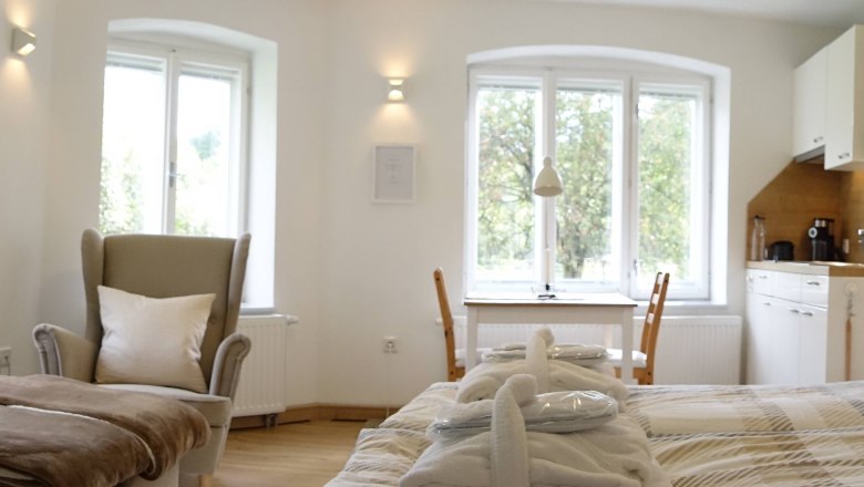 Panorama Gr&uuml;ne Wiese G&auml;ste-Minibungalow, &copy; Ederm&uuml;hle