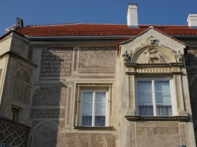 Gemaltes Haus, Stuck & Fenster, &copy; Veigl Harald