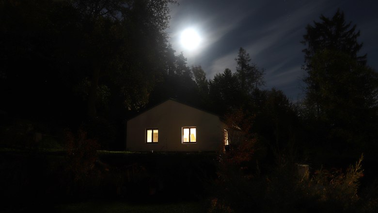 ur_haus_aussen_mondnacht_3313, © Martin Lugmayr