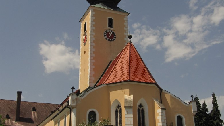 Pfarrkirche hl. Leonhard in Großschönau, © Von Duke of W4 - Eigenes Werk, CC BY-SA 3.0, https://commons.wikimedia.org/w/index.php?curid=20089769