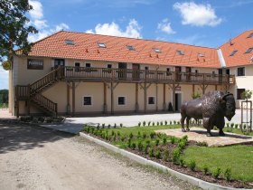 Bison Ranch Ranznov, &copy; JCCR Good Agency SRO