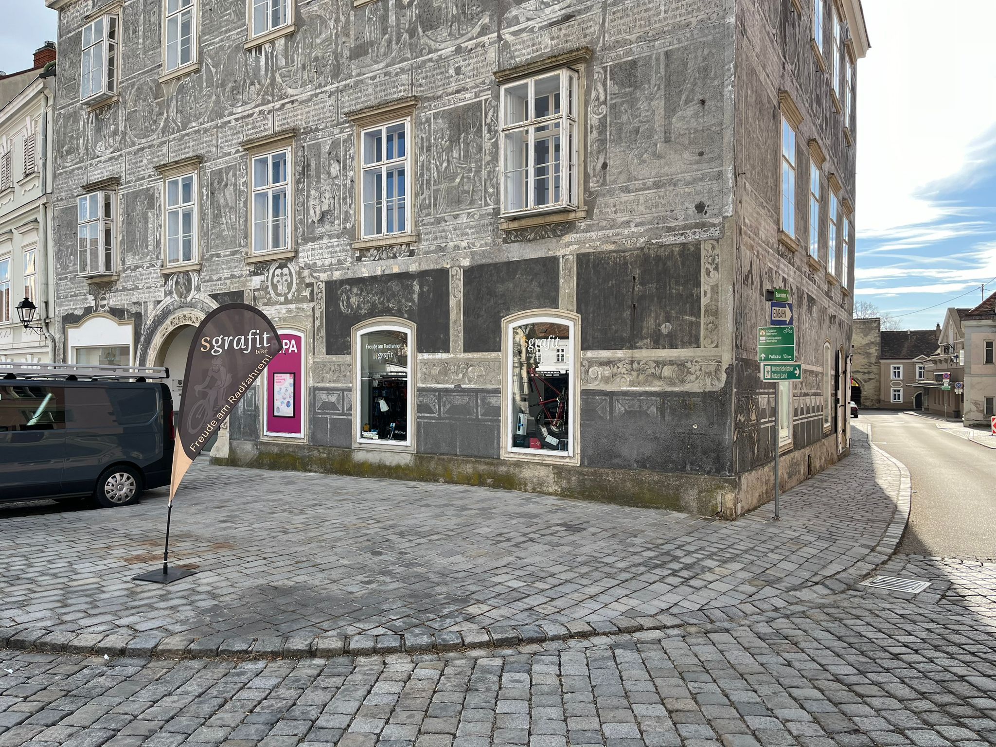 Blick auf das Geschäft von weitem