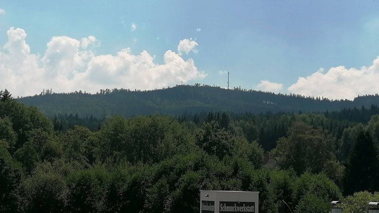 Blick auf Gipfelkreuz Nebelstein, © Susanne Sagmüller