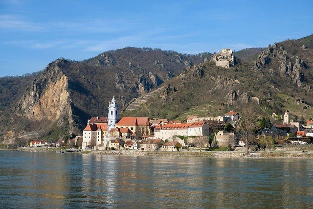 D&uuml;rnstein in the Wachau, &copy; Stock