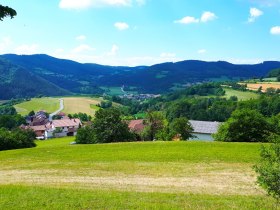 Blick auf Loibersdorf und Pöggstall mit St. Anna Kirche, © Gottfried Grossinger