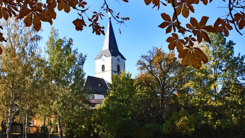 Kirche im Herbst, © Ernest Zederbauer