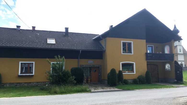 Vorderansicht Hauptgebäude Eingang mittig, © Peter Brezina Vorderansicht Hauptgebäude Eingang mittig, © Peter Brezina