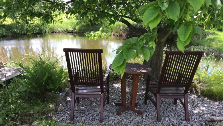 Teich mit Sitzplatz, &copy; 4TatzenHof, Katharina Tatzer